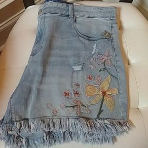 Terra & Skye short mid rise shorts.